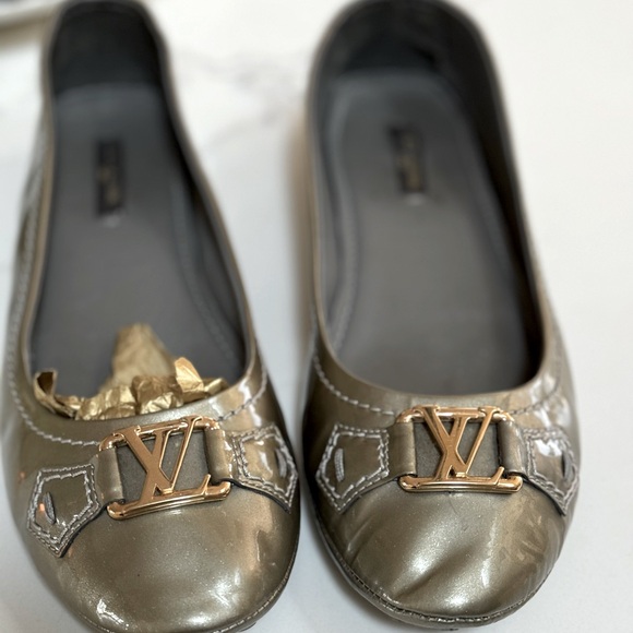 Ballerina flats size 38 in good shape by Louis Vuitton. Metallic bronze - Picture 1 of 7